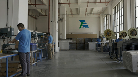 No processamento e produção de acessórios de perfil de alumínio, a personalização é suportada.